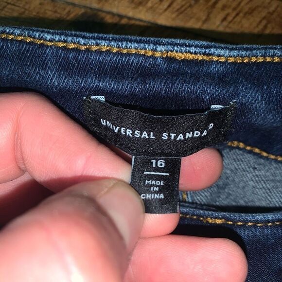 Universal Standard Seine dark wash high rise 16 ankle jeans - Picture 4 of 5